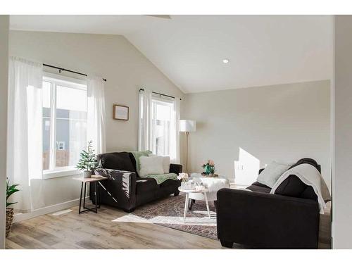 9507 114 Avenue, Clairmont, AB - Indoor Photo Showing Living Room