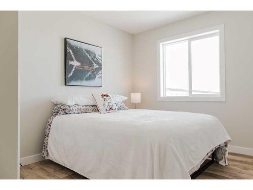 9507 114 Avenue, Clairmont, AB - Indoor Photo Showing Bedroom