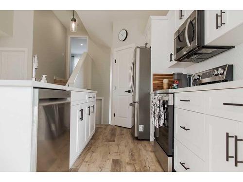 9507 114 Avenue, Clairmont, AB - Indoor Photo Showing Kitchen