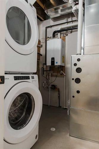 9507 114 Avenue, Clairmont, AB - Indoor Photo Showing Laundry Room