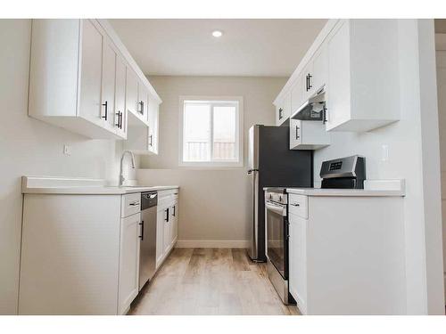 9507 114 Avenue, Clairmont, AB - Indoor Photo Showing Kitchen