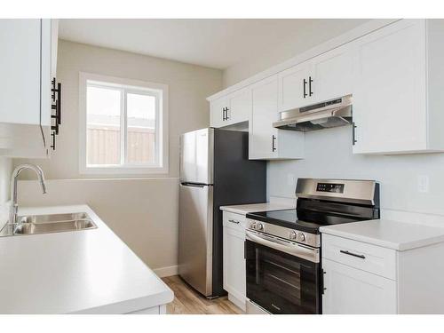 9507 114 Avenue, Clairmont, AB - Indoor Photo Showing Kitchen With Stainless Steel Kitchen With Double Sink