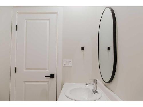 9507 114 Avenue, Clairmont, AB - Indoor Photo Showing Bathroom