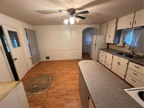 9610 96 Avenue, Peace River, AB - Indoor Photo Showing Kitchen With Double Sink