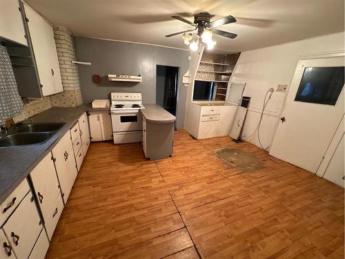 9610 96 Avenue, Peace River, AB - Indoor Photo Showing Kitchen With Double Sink