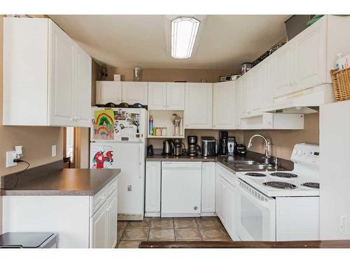 109-7014 100 Street, Grande Prairie, AB - Indoor Photo Showing Kitchen With Double Sink