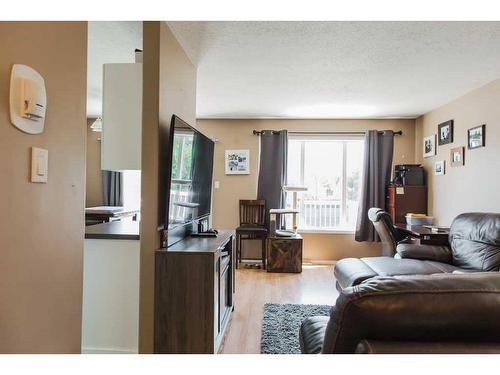 109-7014 100 Street, Grande Prairie, AB - Indoor Photo Showing Living Room