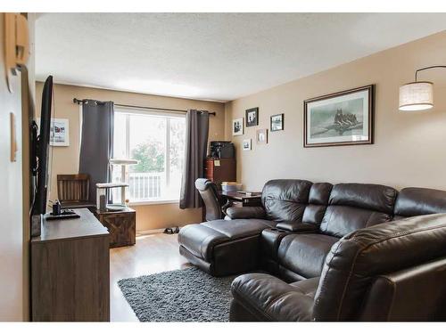 109-7014 100 Street, Grande Prairie, AB - Indoor Photo Showing Living Room