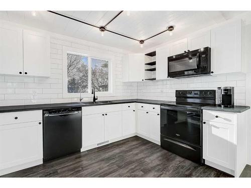 10102 89 Street, Grande Prairie, AB - Indoor Photo Showing Kitchen With Double Sink