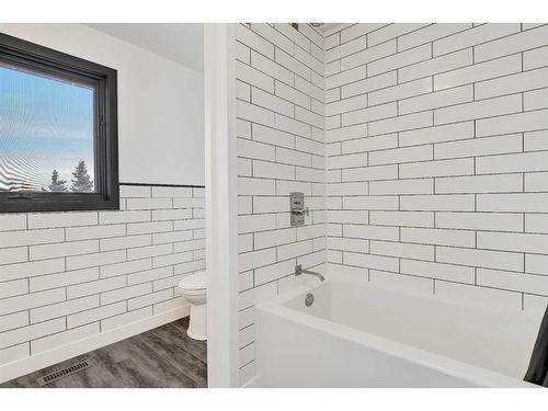 10102 89 Street, Grande Prairie, AB - Indoor Photo Showing Bathroom