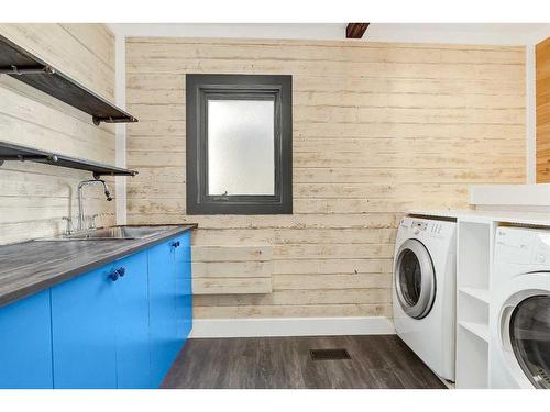 10102 89 Street, Grande Prairie, AB - Indoor Photo Showing Laundry Room