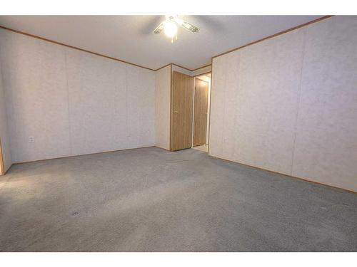 9619 101 Avenue, Clairmont, AB - Indoor Photo Showing Other Room