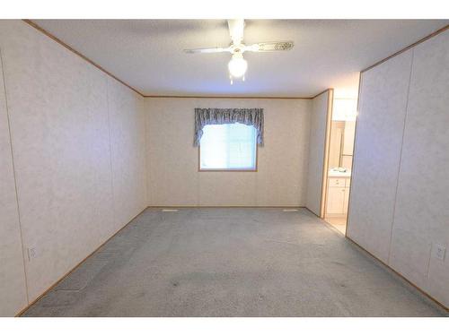 9619 101 Avenue, Clairmont, AB - Indoor Photo Showing Other Room