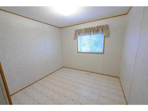 9619 101 Avenue, Clairmont, AB - Indoor Photo Showing Other Room