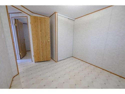 9619 101 Avenue, Clairmont, AB - Indoor Photo Showing Other Room