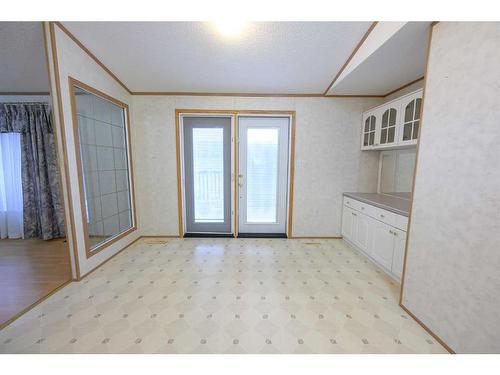 9619 101 Avenue, Clairmont, AB - Indoor Photo Showing Other Room