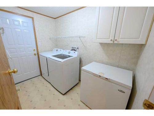 9619 101 Avenue, Clairmont, AB - Indoor Photo Showing Laundry Room