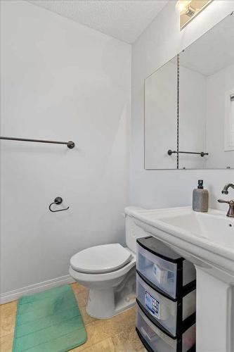 9631 117 Avenue, Grande Prairie, AB - Indoor Photo Showing Bathroom