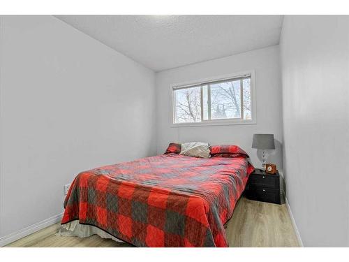 9631 117 Avenue, Grande Prairie, AB - Indoor Photo Showing Bedroom