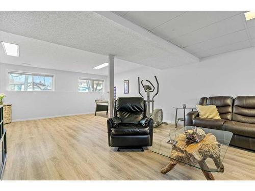 9631 117 Avenue, Grande Prairie, AB - Indoor Photo Showing Living Room