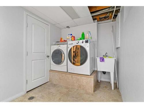 9631 117 Avenue, Grande Prairie, AB - Indoor Photo Showing Laundry Room