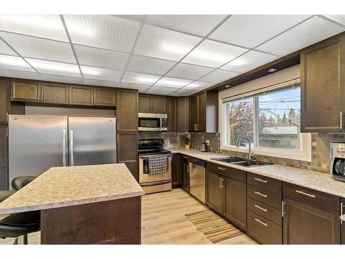 9631 117 Avenue, Grande Prairie, AB - Indoor Photo Showing Kitchen With Double Sink