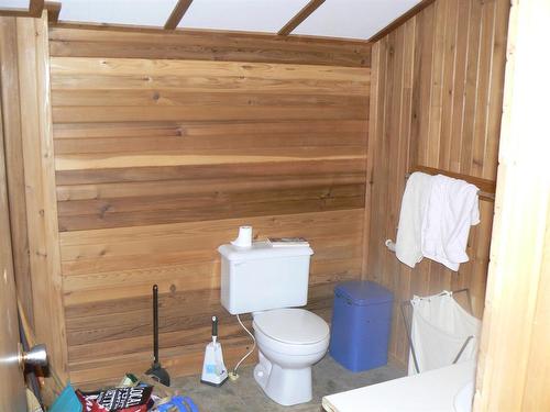 #8 4 Avenue, High Prairie, AB - Indoor Photo Showing Bathroom