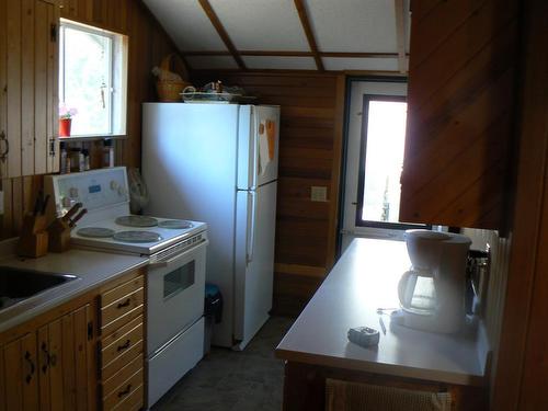 #8 4 Avenue, High Prairie, AB - Indoor Photo Showing Kitchen