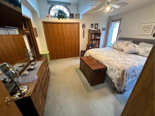 7129 99A Street, Peace River, AB - Indoor Photo Showing Bedroom