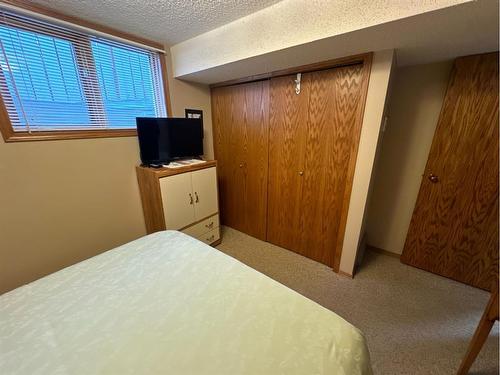 7129 99A Street, Peace River, AB - Indoor Photo Showing Bedroom