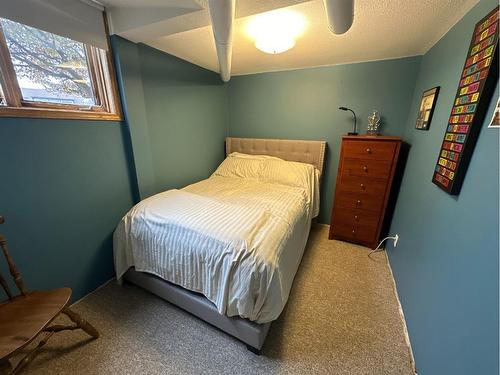 7129 99A Street, Peace River, AB - Indoor Photo Showing Bedroom