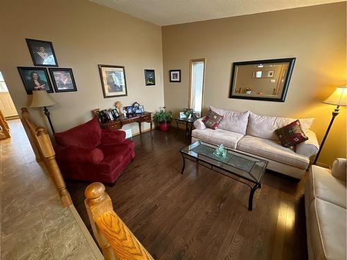 7129 99A Street, Peace River, AB - Indoor Photo Showing Living Room