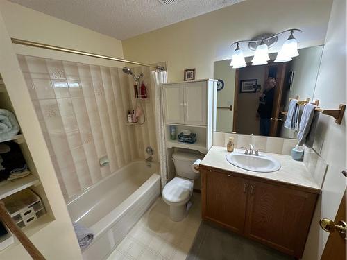 7129 99A Street, Peace River, AB - Indoor Photo Showing Bathroom