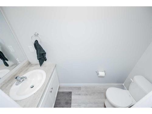 C-9524 113 Avenue, Clairmont, AB - Indoor Photo Showing Bathroom