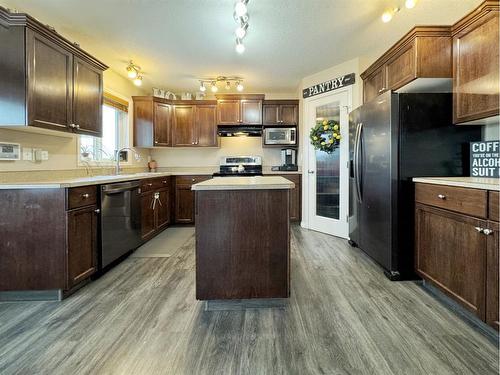 34 Pinnacle Point, Grande Prairie, AB - Indoor Photo Showing Kitchen