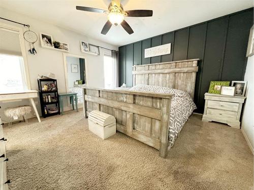 34 Pinnacle Point, Grande Prairie, AB - Indoor Photo Showing Bedroom