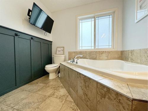 34 Pinnacle Point, Grande Prairie, AB - Indoor Photo Showing Bathroom