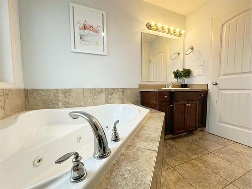 34 Pinnacle Point, Grande Prairie, AB - Indoor Photo Showing Bathroom