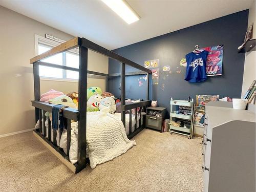 34 Pinnacle Point, Grande Prairie, AB - Indoor Photo Showing Bedroom