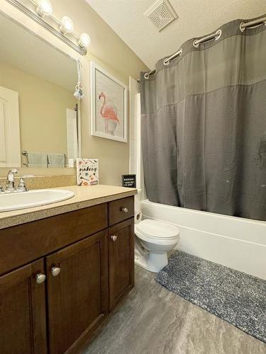 34 Pinnacle Point, Grande Prairie, AB - Indoor Photo Showing Bathroom