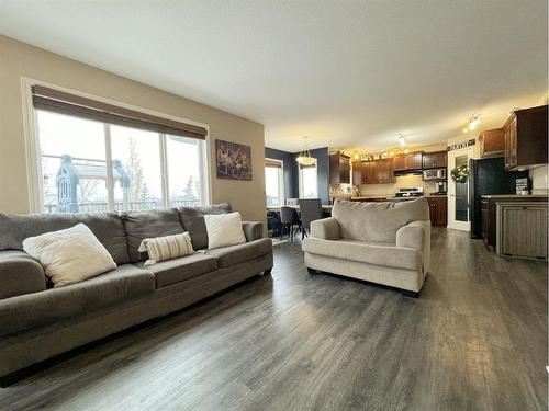 34 Pinnacle Point, Grande Prairie, AB - Indoor Photo Showing Living Room