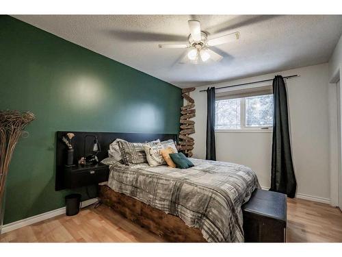 5313 50 Ave, Grimshaw, AB - Indoor Photo Showing Bedroom