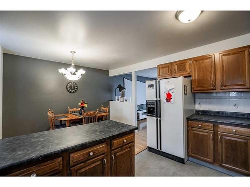 5313 50 Ave, Grimshaw, AB - Indoor Photo Showing Kitchen