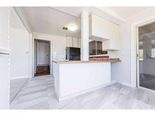 9513 108 Avenue, Grande Prairie, AB - Indoor Photo Showing Kitchen