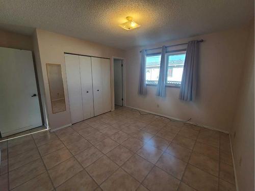 411 4Th Street, Mclennan, AB - Indoor Photo Showing Other Room