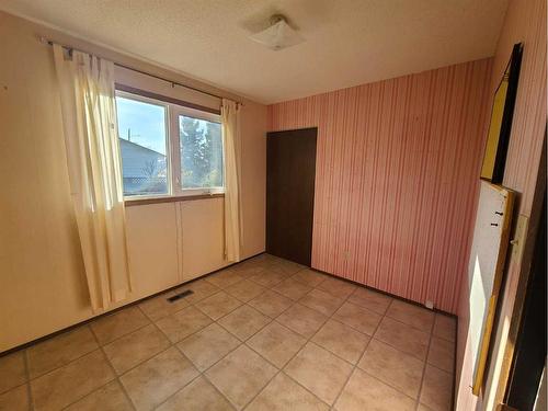 411 4Th Street, Mclennan, AB - Indoor Photo Showing Other Room