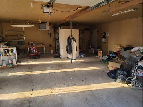 411 4Th Street, Mclennan, AB - Indoor Photo Showing Garage