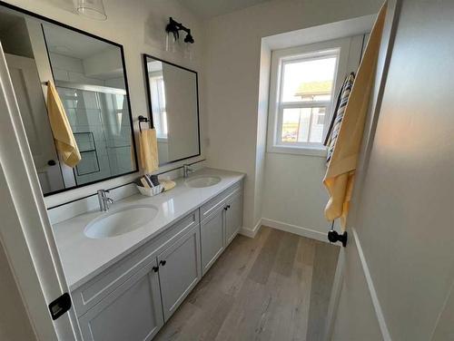 208-11850 84 Avenue, Grande Prairie, AB - Indoor Photo Showing Bathroom