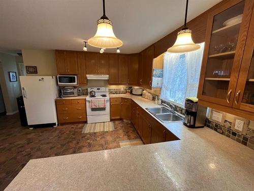 80211 Range Road 201, Rural Smoky River No. 130, M.D. Of, AB - Indoor Photo Showing Kitchen With Double Sink