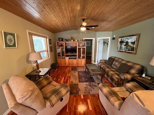 80211 Range Road 201, Rural Smoky River No. 130, M.D. Of, AB - Indoor Photo Showing Living Room